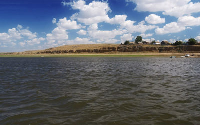 Река