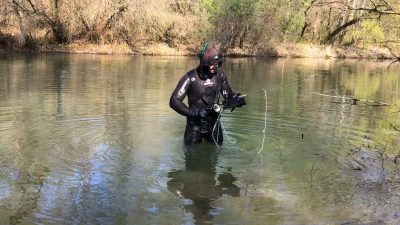 Подводный охотник с ружьем